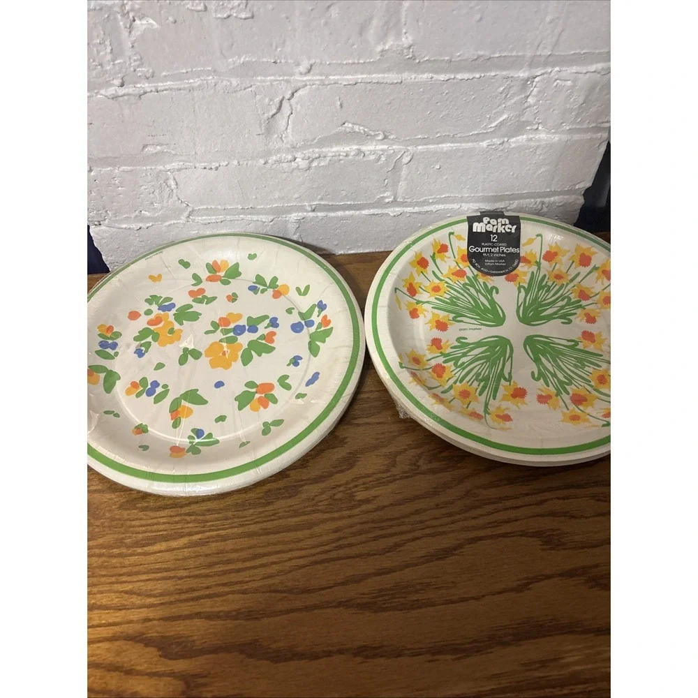 Two Packs Of Vintage Paper Plates, Pan Marker And Contempo Brands   New !‎